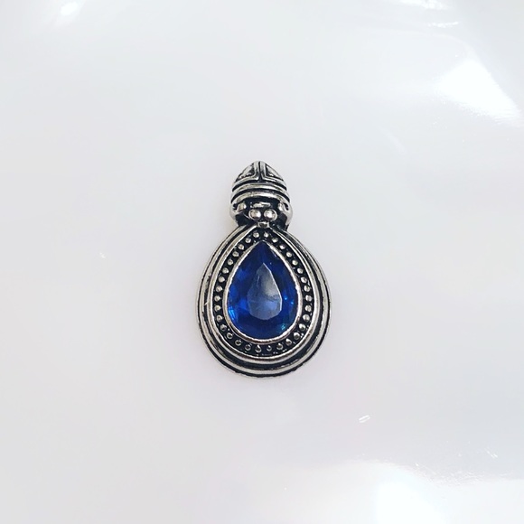 💍5/$15vintage style blue “gem” stone pendant - Picture 1 of 4